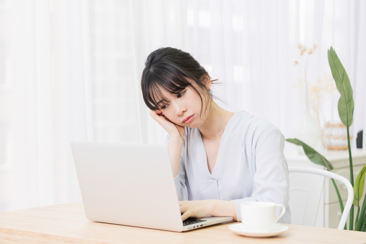設定が見つからず困っている様子