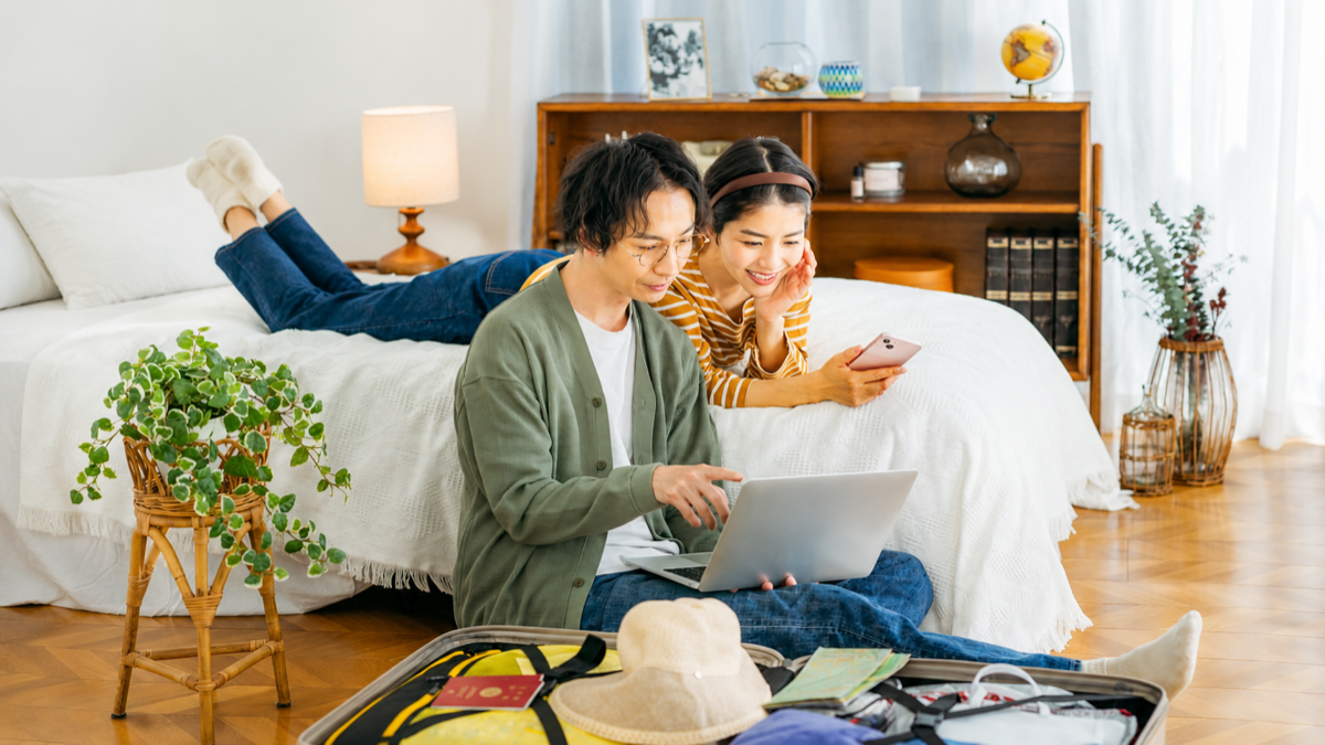 持ち物リストと旅行しおりにまとめるイメージ